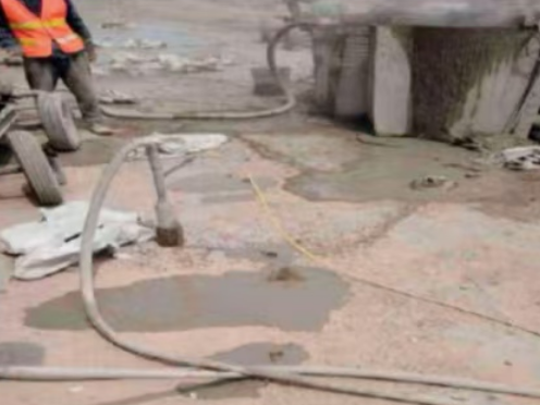 南湖水泥混凝土路面板底注浆技术 路面脱空注浆整治方案