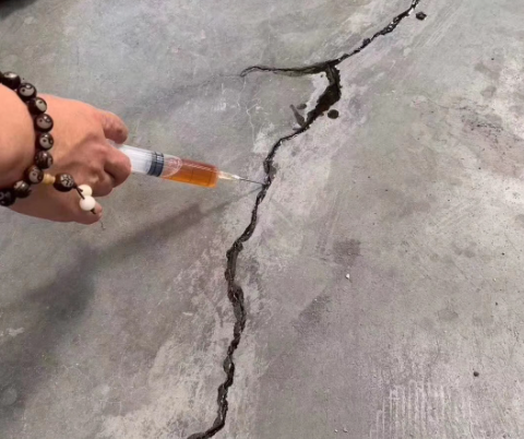 南湖混凝土裂缝修补技术详解​