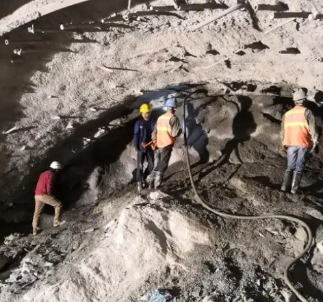 南湖拱顶带模注浆料的施工流程及注意事项